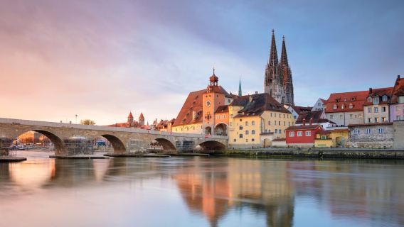 tour trong ngày Cầu Đá + Bảo tàng Đồ Thánh Nhà thờ Chính tòa + Tu viện St. Emmeram + Tu viện Scotland