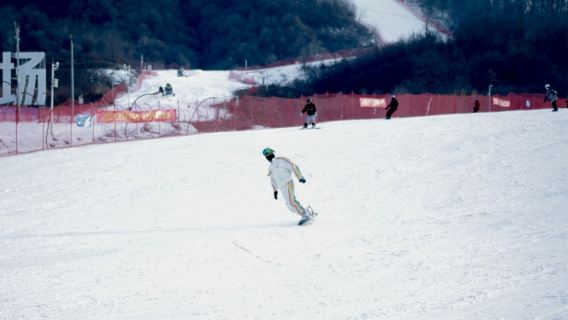 照金國際滑雪場西安市區來回接駁車（不含門票）
