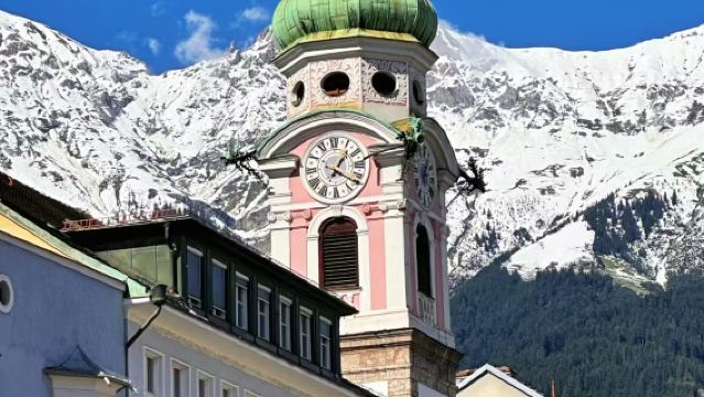 1-day private charter tour in Innsbruck, Austria with Chinese service