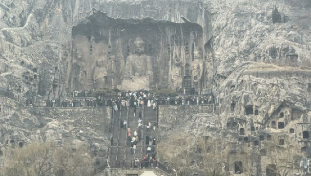 Tagesausflug zu den Longmen-Grotten in Luoyang + Spurensuche nach der Göttin Luo im Luoyang Dahehui Touristenattraktion
