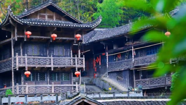 Enshi Pengjiazhai + Xuan'en Night View Half-Day Tour | Ancient Cliff Village & Culinary Delights Journey