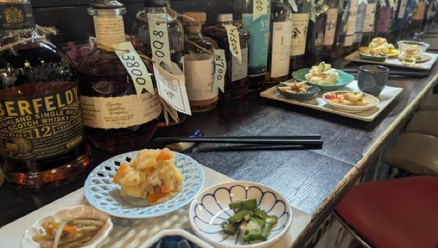 Osaka: Food Tour with 15 Dishes & 3 drinks With Local Expert