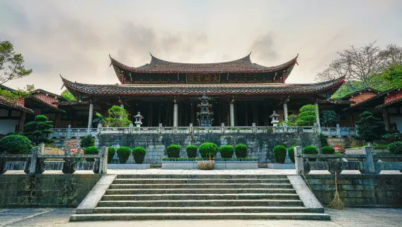 Guanghua Temple + Kowloon Valley Scenic Area Private Chartered Tour (Departing from Xiamen)