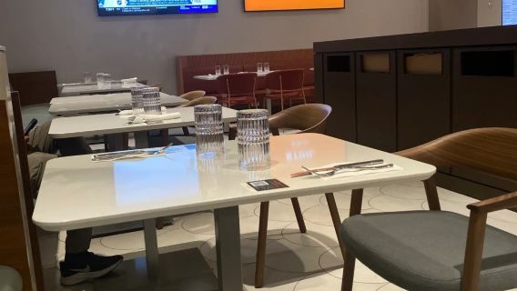 Canada YUL Montreal Trudeau international airport VIP lounge pass|lounge pass|VIP|waiting|rest