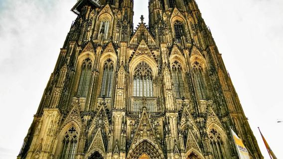 Cologne Duesseldorf Lawatan Sehari Sewaan Peribadi: Menara Berkembar Gothic · Istana Rokoko · Königsallee Bahasa Cina