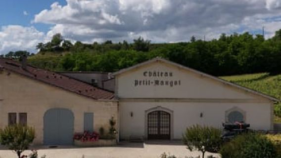 The Château Petit Mangot aperitif: cured meats, cheeses, and wines