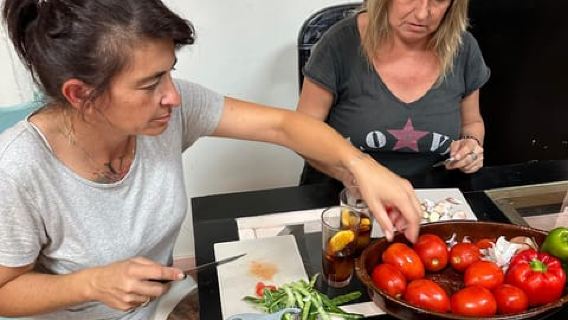 Alicante:Evening Spanish Tapas Cooking Class with Live Music