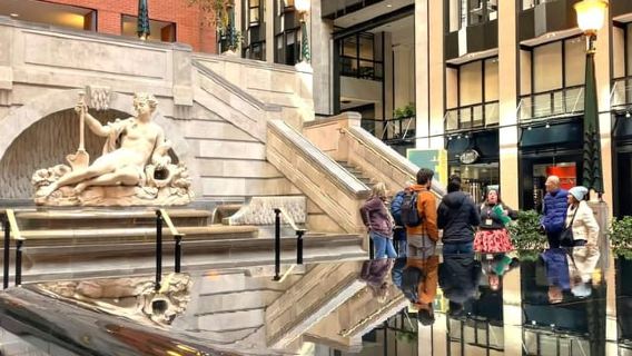 Montreal RESO Underground City and Downtown Small Group Tour