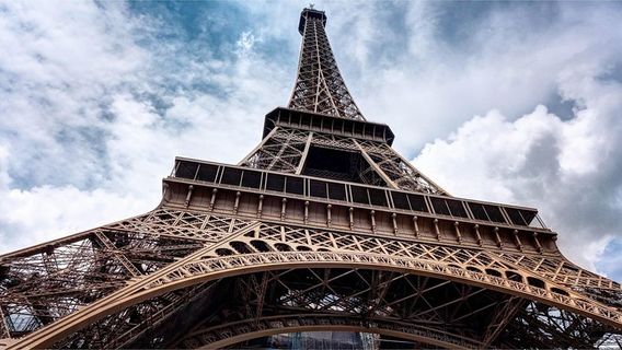Paris Eiffel Tower Guided Climb Tour by Stairs| Trip.com