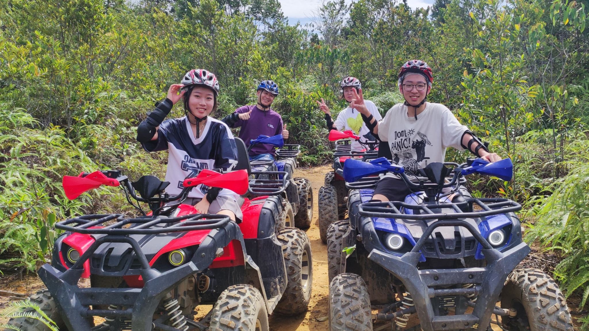 10 km di esplorazione in ATV nella giungla con l'attrazione D'Bamboo Kamp e trasferimento in hotel