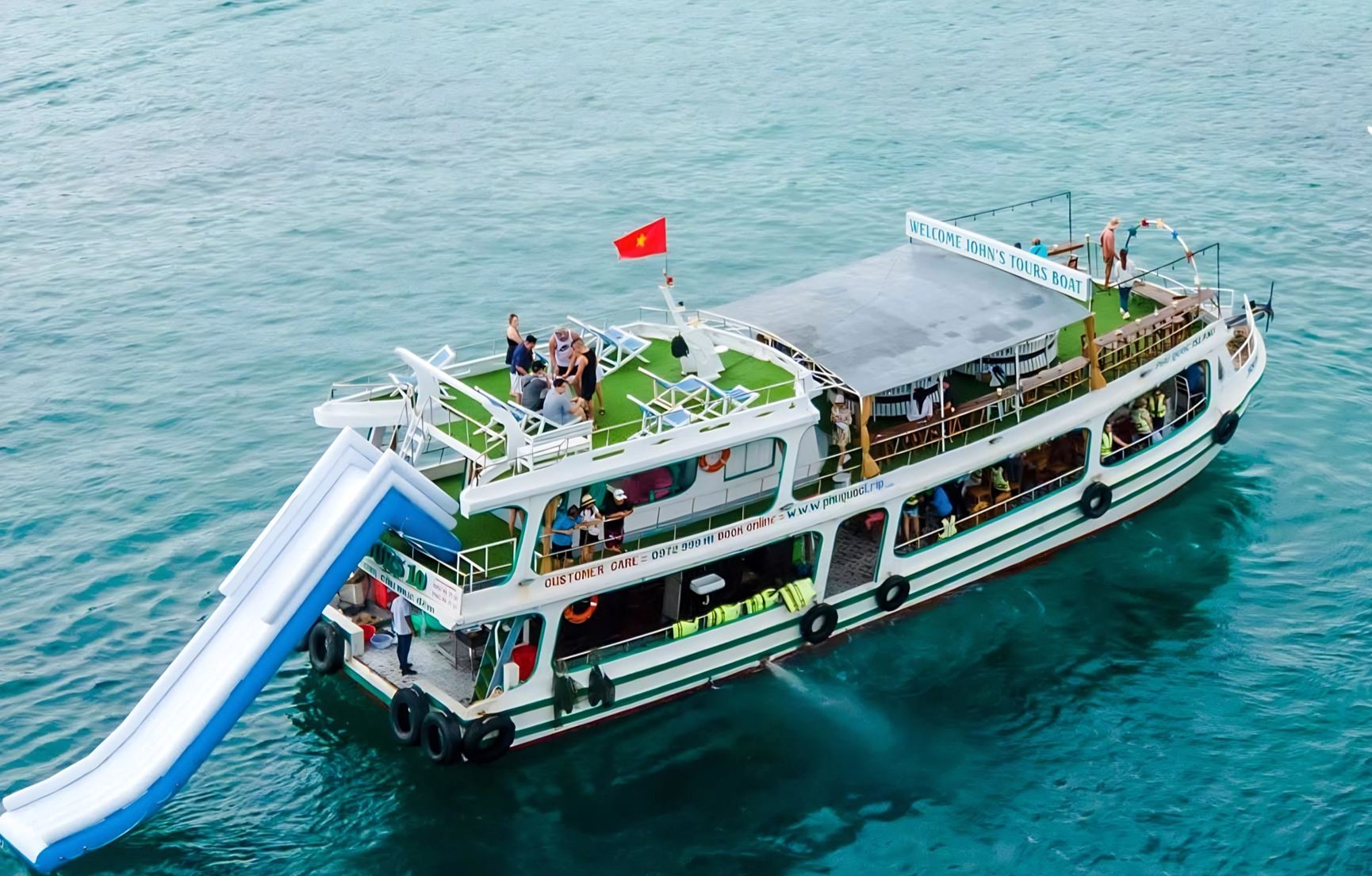 1-day tour to OP DIVE CENTER on Phu Quoc Island, Vietnam [Double-decker boat + Island hopping + Lunch + Hotel transfer]