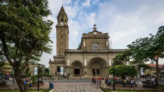 Manila City Tour: Intramuros, Manila Bay, Cathedrals, and Castles