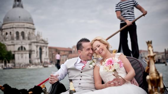 Canal Grande: Erneuern Sie Ihr Eheversprechen in einer venezianischen Gondel