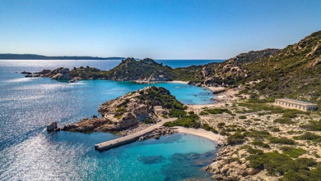 Santa Teresa: Speedboat Tour of the La Maddalena Archipelago