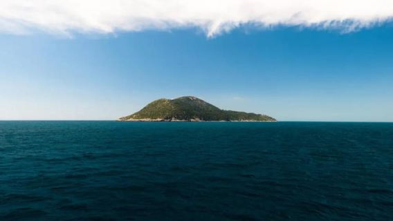 Valona: avventura in motoscafo sull'isola di Sazan e nella grotta di Haxhi Ali