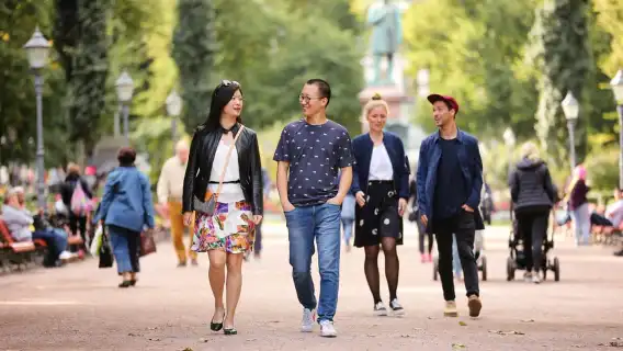 CITY Tour with Food Tasting in Helsinki