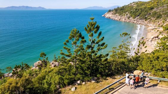 Magnetic Island: Guided Bus Tour with Morning Tea