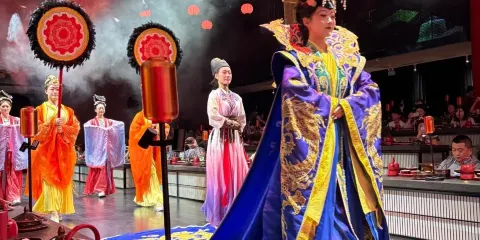 洛陽武皇盛宴-中式古代宮廷餐秀體驗-漢服表演-歌舞/情景劇表演-午餐/晚餐