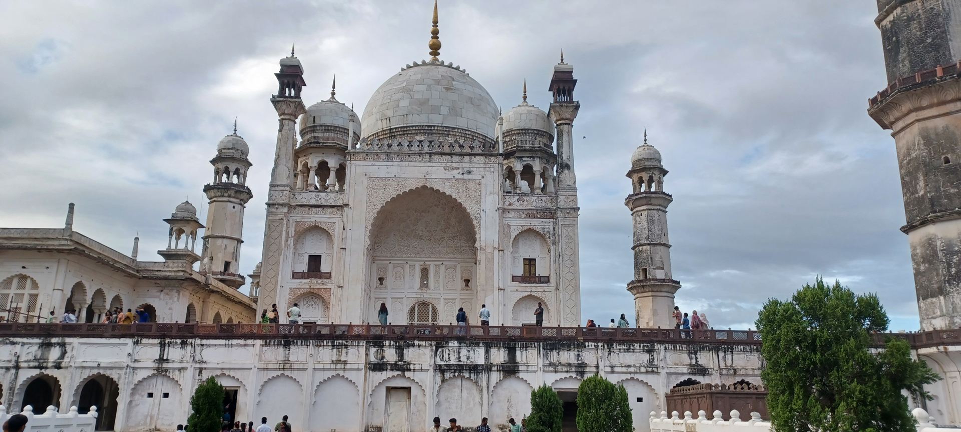 Explore Ajanta or Ellora Caves with Bibi Ka Maqbara from Aurangabad (All Inclusive)