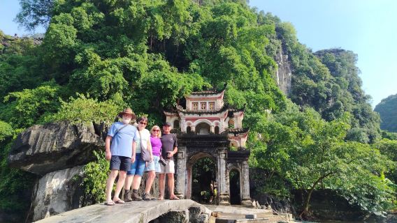 Private Luxury Tour: Explore Hoa Lu Ancient Capital, Tam Coc, Bich Dong & Scenic Cycling