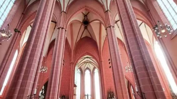 德國法蘭克福大教堂+法蘭克福老歌劇+美因塔+正義噴泉一日遊。