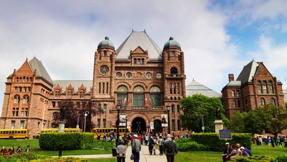 Excursión de un día a Casa Loma, Universidad de Toronto, acuario y torre de televisión en Toronto, Canadá