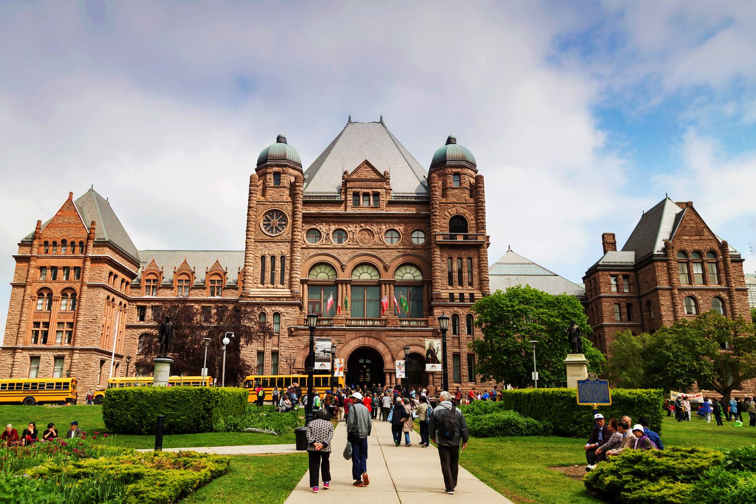 カナダ・トロントのカーサ・ローマ+トロント大学+水族館+テレビ塔ワンデーツアー