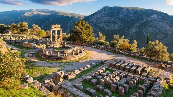 Customizable Itinerary: Private Chartered Day Tour from Athens to Delphi Archaeological Site and Arachova