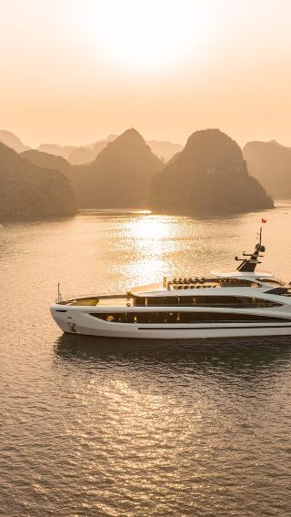 Hanoi: 5-Star Halong Bay & Lan Ha Bay Cruise with Private Car and English Guide