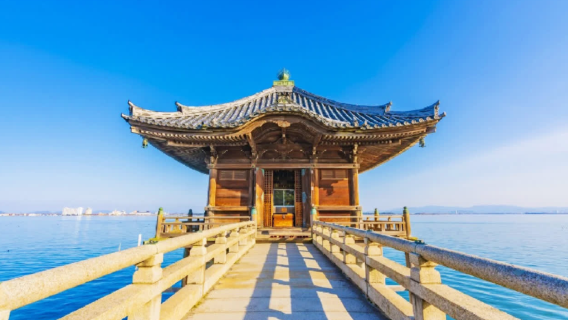 Lake Biwa Observation Deck + Shirahige Jinja Floating Torii + Mangetsu-ji Ukimido (Floating Hall) 1-Day Tour