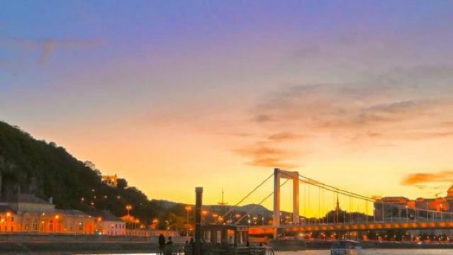 匈牙利布達佩斯多瑙河觀光-城市公園-漁人堡-包車私享