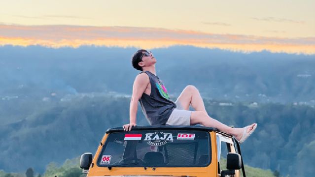 Mount Batur Jeep 4WD Sunset Experience one Day With Jeep Driver Guide and Photographer