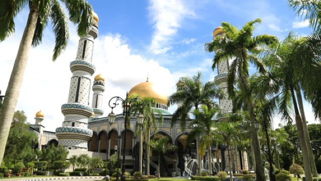 Lawatan sehari ke Masjid Jame' Asr Hassanil Bolkiah + Muzium Alat Kebesaran Diraja + Kampong Ayer + Istana Nurul Iman