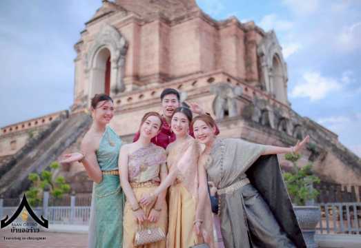 Chiang Mai: Thai Costume at City Temples, Old City with Private Transfers, Option Photographer