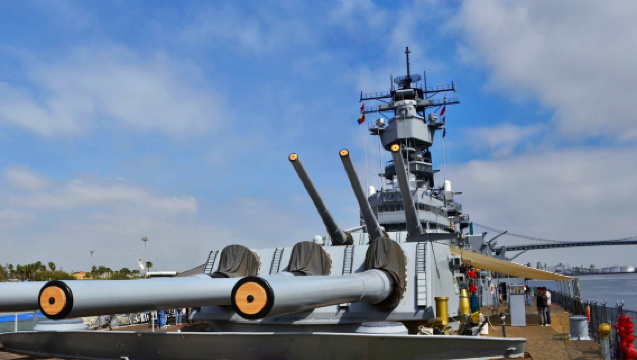 Los angeles 1-day tour to Battleship USS Iowa Museum, Aquarium of the Pacific and Long Beach (admission ticket not included)