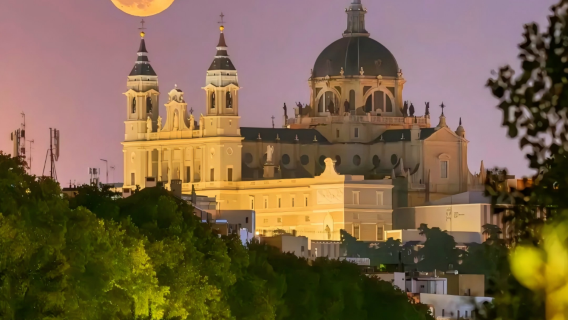 Sepanyol Madrid + Teater Diraja + Istana Diraja Madrid - Lawatan Sehari / Itinerari Fleksibel - Boleh Disesuaikan