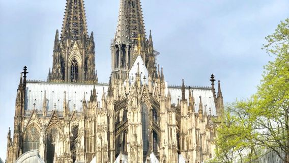 Cologne Sewaan Peribadi Pergi-Balik: Khazanah Katedral · Pancutan Coklat · Taman Filem Jerman Bahasa Cina