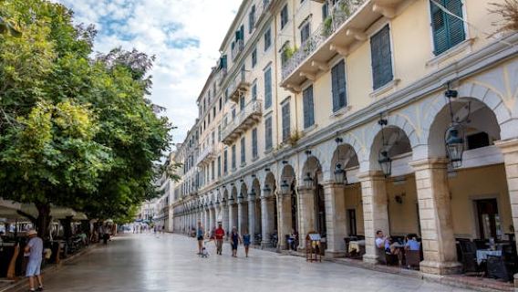 Εξόρμηση στην πόλη της Κέρκυρας και κρουαζιέρα σε μαγευτικό όρμο με δείπνο σε ταβέρνα