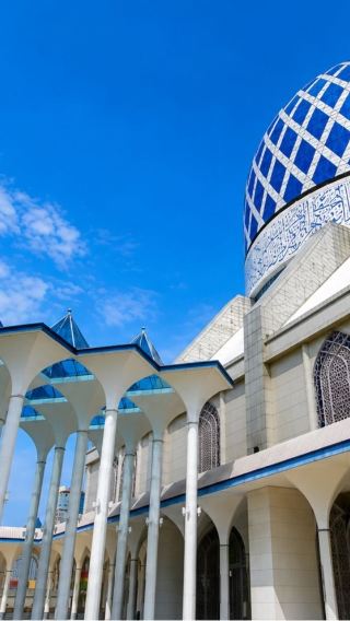 Departing from Kuala Lumpur | Popular two great mosques: Pink Mosque + Blue Mosque | Round-trip shuttle bus service