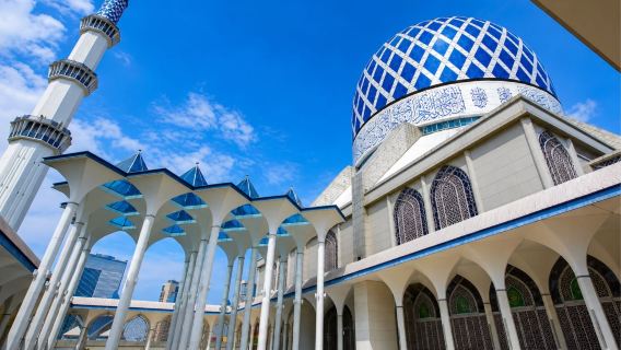 Departing from Kuala Lumpur | Popular two great mosques: Pink Mosque + Blue Mosque | Round-trip shuttle bus service
