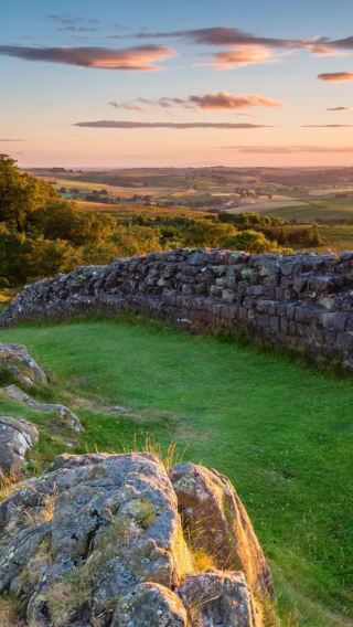 Hadrian's Wall + Jedburgh + Scottish Borders Day Tour in the UK|Comfortable minivan
