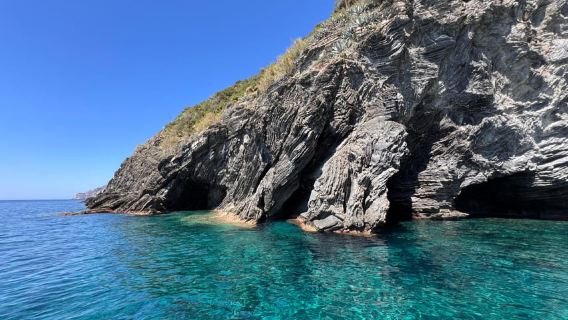 Vernazza: Relaxing Morning Snorkeling and Cinque Terre Views