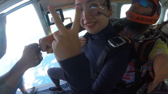 廣東惠州跳傘廣州深圳惠州雙人高空跳傘【4000米自由落體+專業高清視頻拍攝+送視頻剪輯】