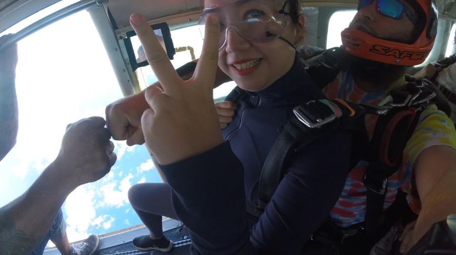 成都洛帶跳傘旅遊 四川成都洛帶龍泉跳傘基地4500米雙人高空跳傘【4500米自由落體+專業高清攝像+視頻剪輯】