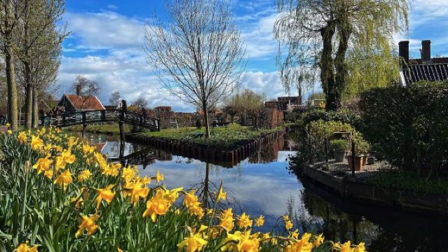 Excursión de un día a Zaanse Schans (Pueblo de los Molinos de Viento Holandeses) + Afsluitdijk (Dique de Cierre) + Giethoorn (Venecia de los Países Bajos) [incluye crucero y recogida/vuelta en el hotel]