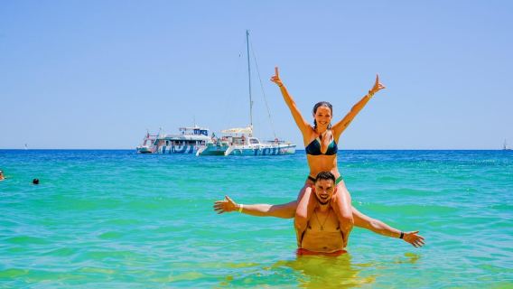 อัลบูเฟย์รา: ล่องเรือชมทัศนียภาพพร้อมบาร์บีคิวริมชายหาดและบาร์เครื่องดื่มเปิด