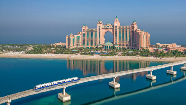 Palm Island Sightseeing Light Rail Experience