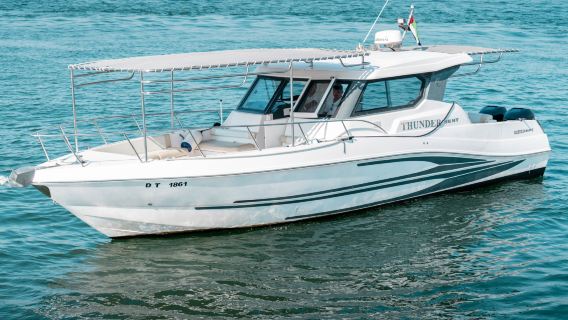 Petualangan Kapal Pesiar Yacht di Teluk Arab Dubai