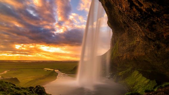 South Coast Sagas: Black Sand Beach, Waterfalls and Glacier