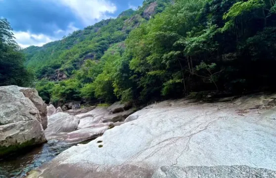 龍川風景區＋鄣山大峽谷一日遊【徽派山水◆徽商◆2-8人小團】